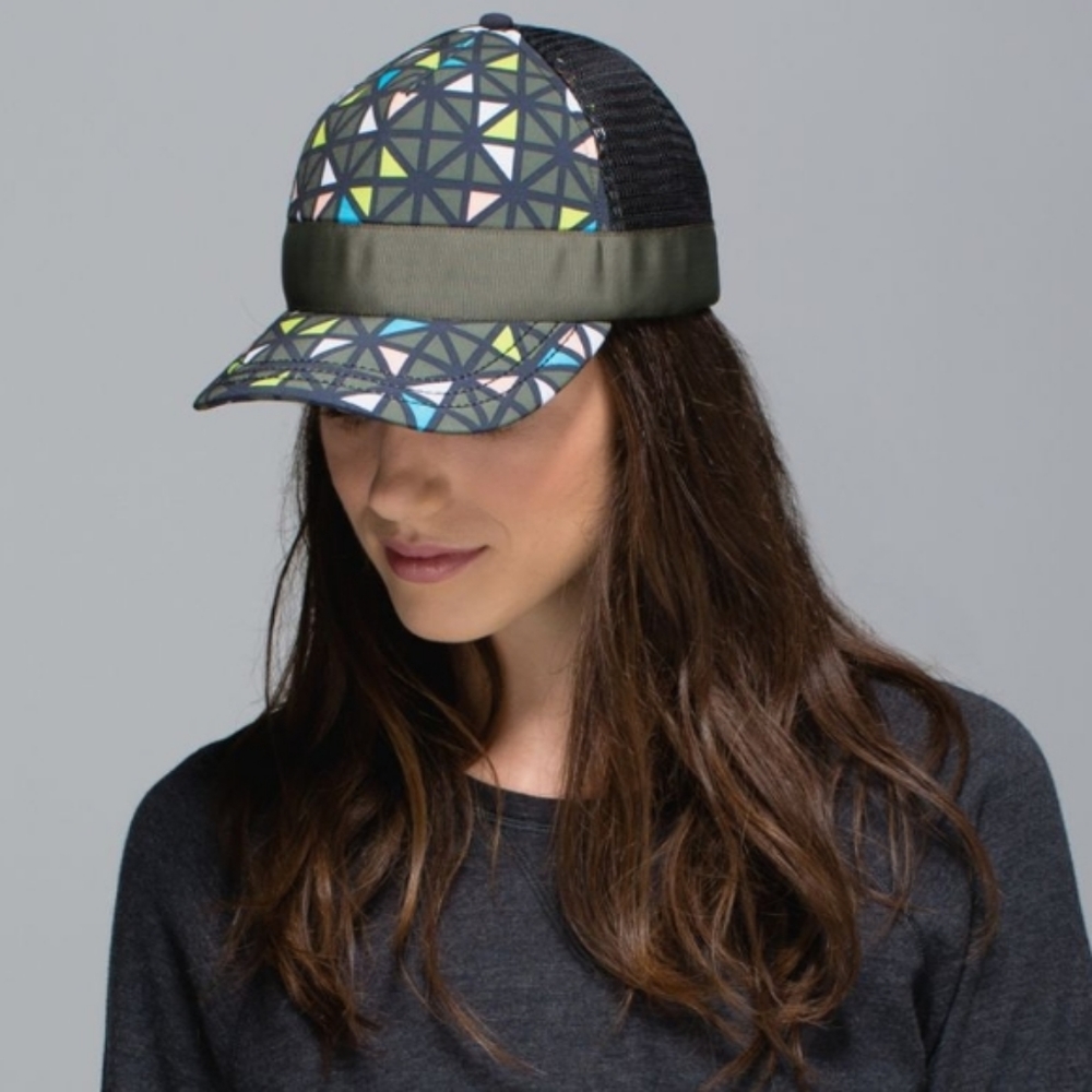 🦄 Rare Lululemon confetti WhatsSUP floating hat